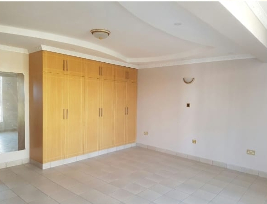 Modern 7 Bedroom House + DSQ, Lang'ata — photo 3